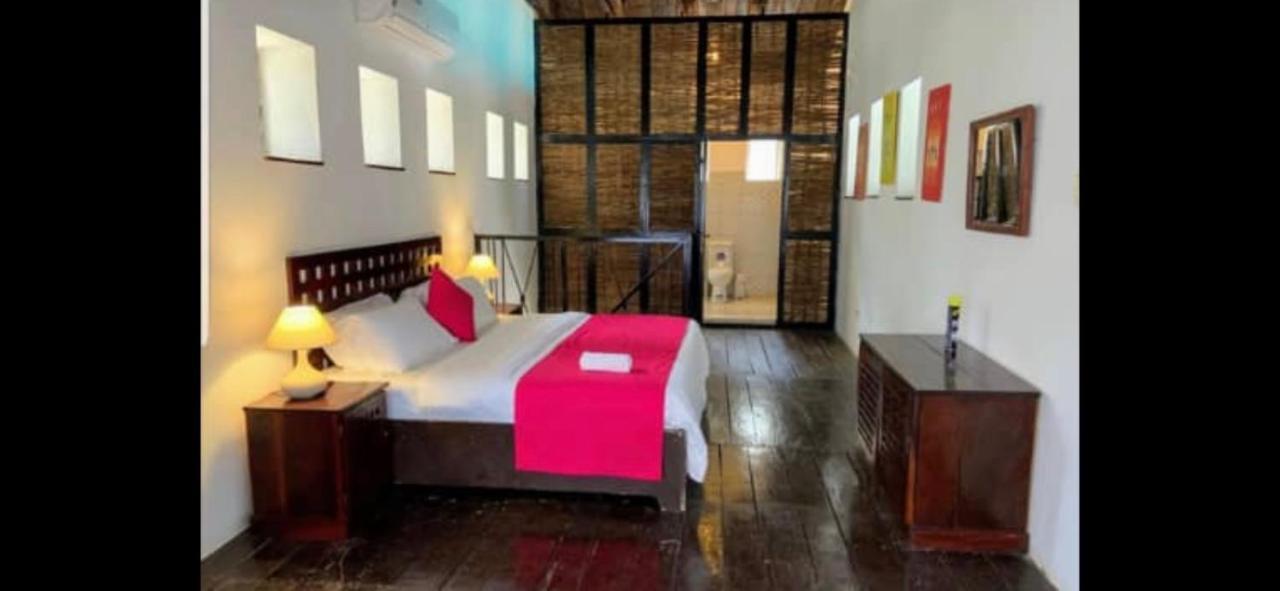 Hotel Hibiscus House Gambia Brufut Esterno foto