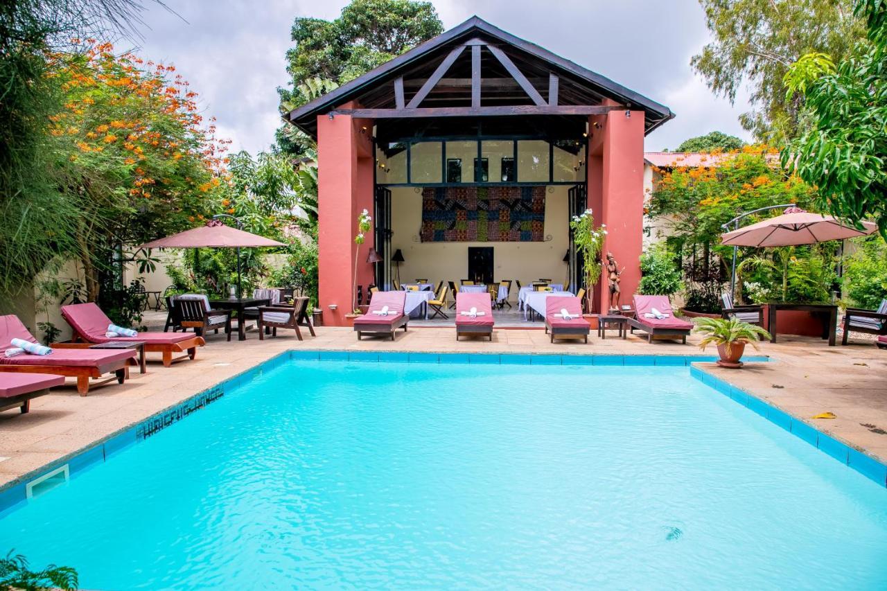 Hotel Hibiscus House Gambia Brufut Esterno foto