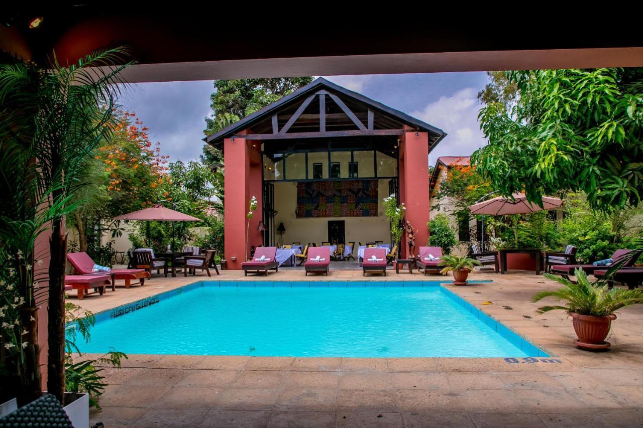 Hotel Hibiscus House Gambia Brufut Esterno foto