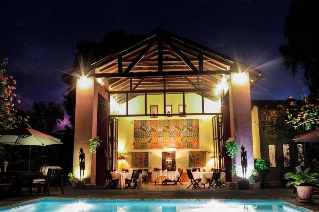 Hotel Hibiscus House Gambia Brufut Esterno foto