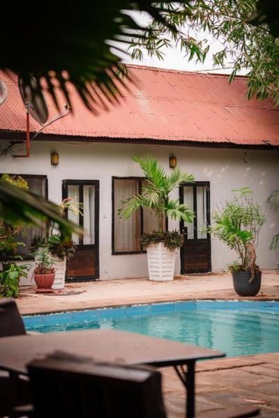 Hotel Hibiscus House Gambia Brufut Esterno foto