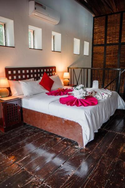 Hotel Hibiscus House Gambia Brufut Esterno foto
