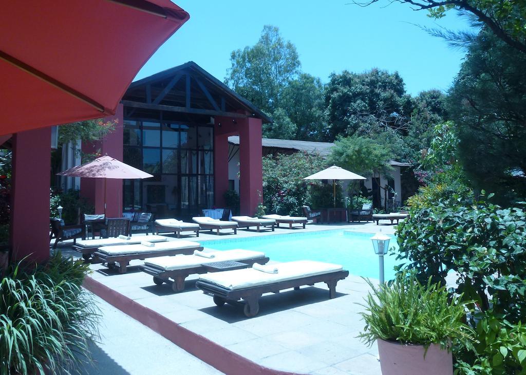 Hotel Hibiscus House Gambia Brufut Esterno foto