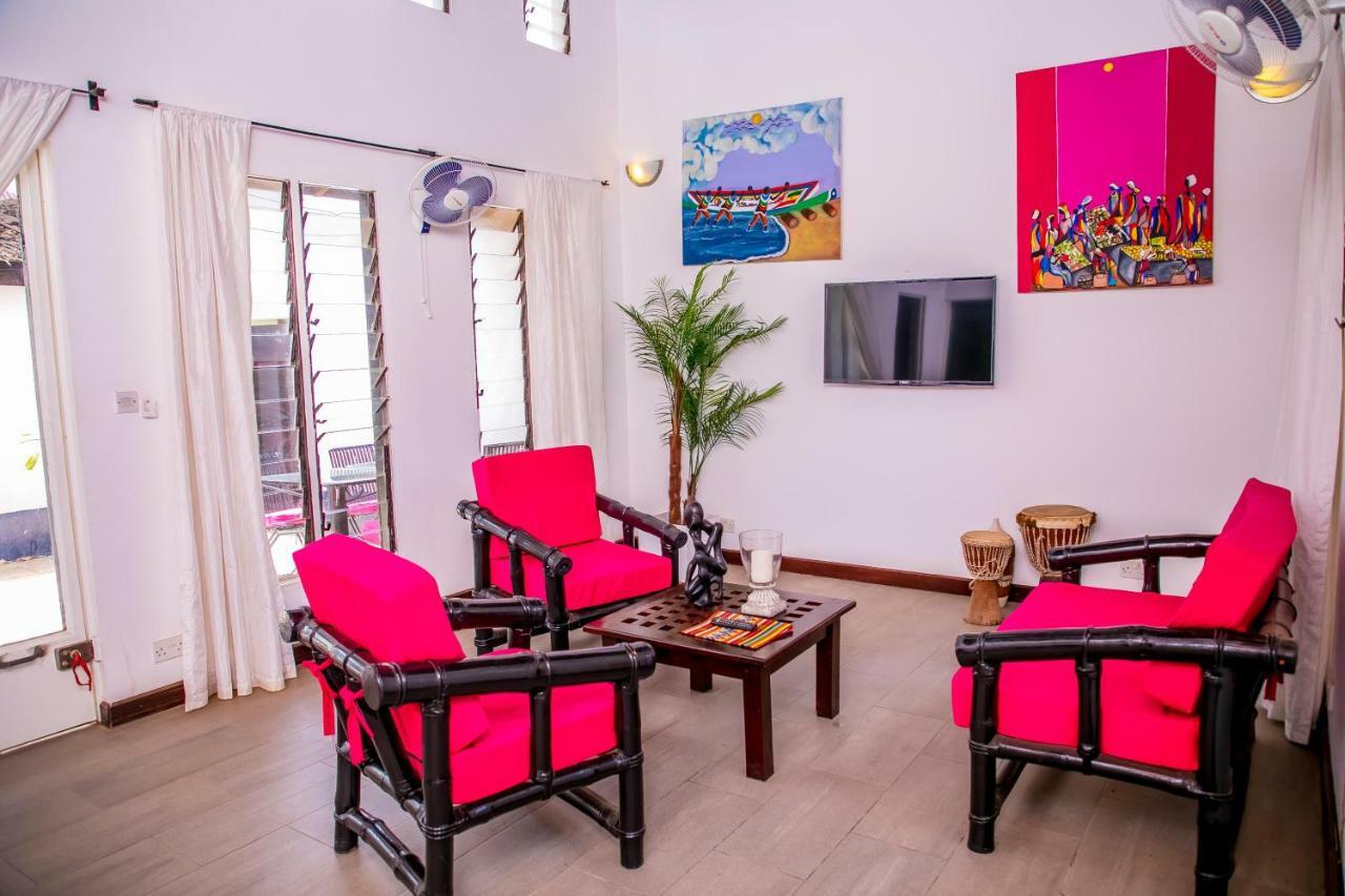 Hotel Hibiscus House Gambia Brufut Esterno foto