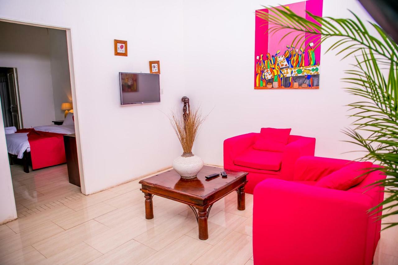Hotel Hibiscus House Gambia Brufut Esterno foto