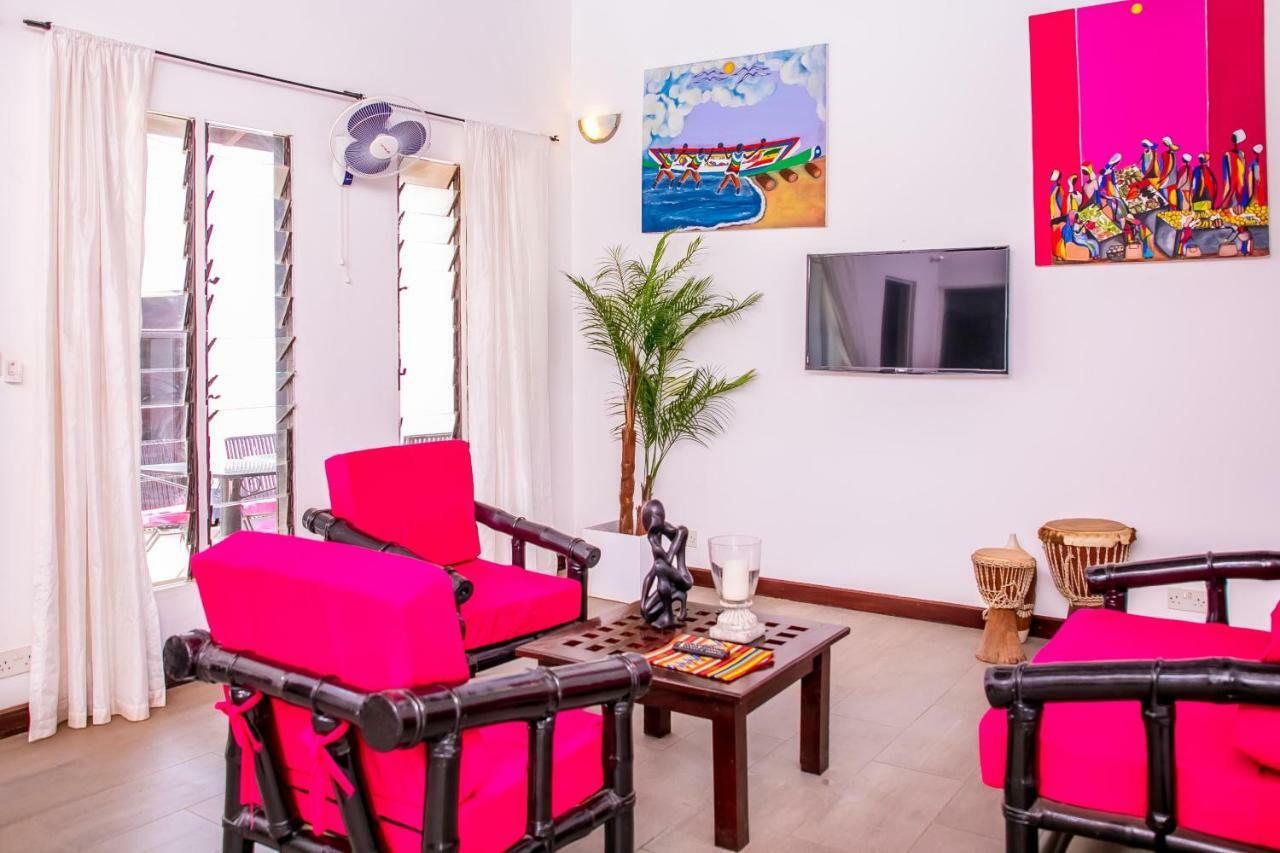 Hotel Hibiscus House Gambia Brufut Esterno foto