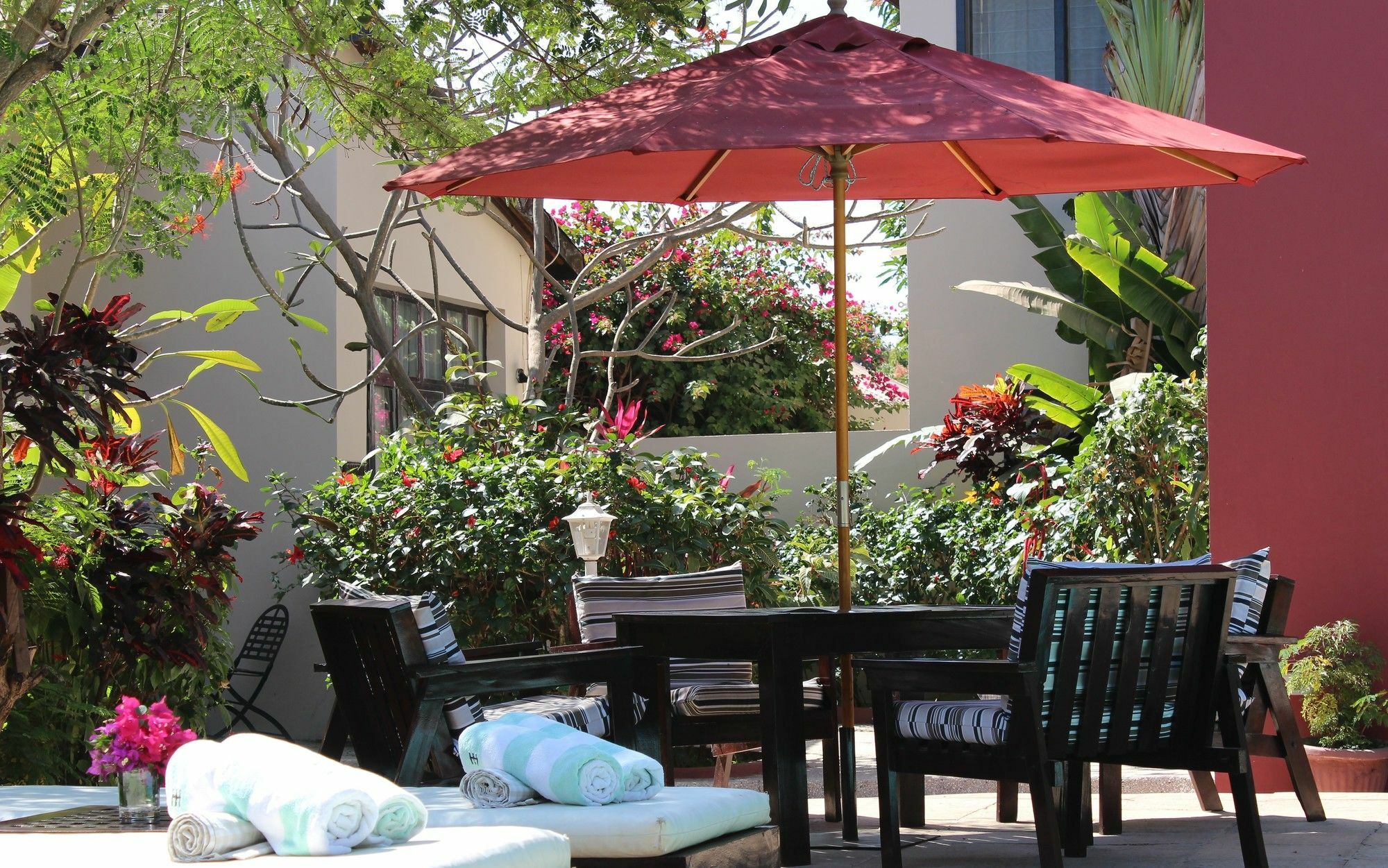 Hotel Hibiscus House Gambia Brufut Esterno foto